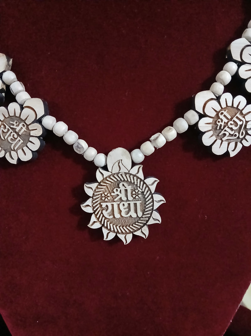 (8+1) Pendant Radha Naam Pure Tulsi Neclace Premium Quality